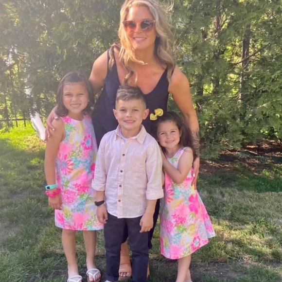 Meet your posher, Jessica 💜 - Picture 6 of 16